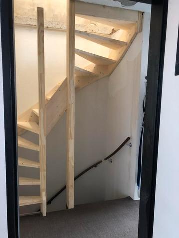 Vaste trap beschikbaar voor biedingen
