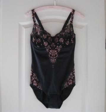 Prima Donna Luxueuze Corrigerende Body met Beugels beschikbaar voor biedingen