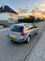 Renault Mégane Grand Tour 1.6-16V Dynamique Comfort, Auto's, Renault, Stof, Gebruikt, Zwart, 4 cilinders