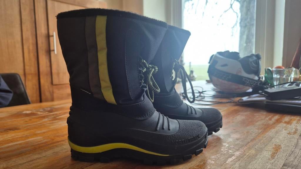 Snowboots mt 35, Ophalen of Verzenden, Zo goed als nieuw, Jongen of Meisje, Laarzen