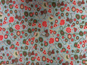 NIEUW lichtblauwe lap stof met bloemen in diverse kleuren beschikbaar voor biedingen