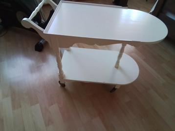 Wit Serveerwagentje / Bijzettafel op Wieltjes beschikbaar voor biedingen