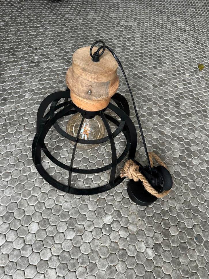 Hanglamp met Houten Details, Huis en Inrichting, Lampen | Hanglampen, Zo goed als nieuw, Minder dan 50 cm, Metaal, Ophalen of Verzenden
