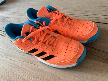 Adidas zaalhockey / zaalschoen als nieuw maat 36 2/3 (US4,5 beschikbaar voor biedingen