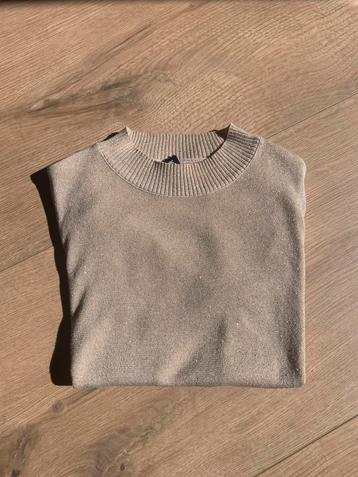 Topje/shirt beschikbaar voor biedingen