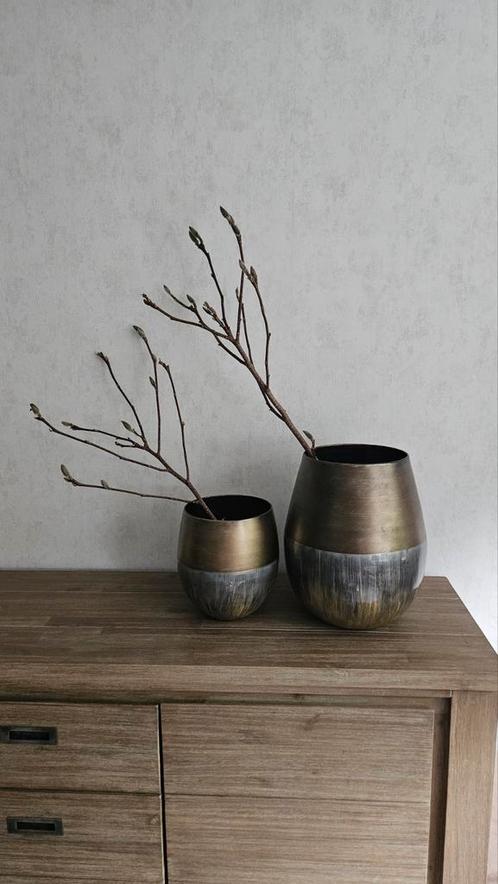 Twee grote Bloempotten / Vazen in Zwart Goud, Huis en Inrichting, Woonaccessoires | Vazen, Zo goed als nieuw, Zwart, Minder dan 50 cm