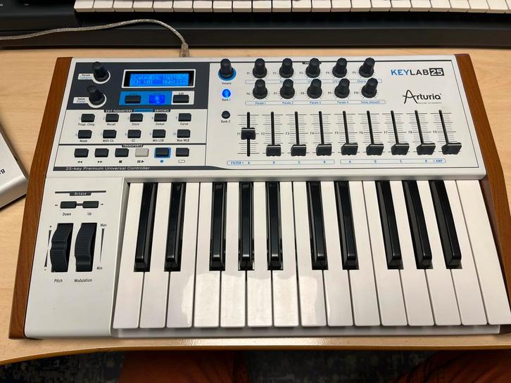 Arturia keylab 25 full size - de degelijke versie, Muziek en Instrumenten, Midi-apparatuur, Zo goed als nieuw, Ophalen of Verzenden