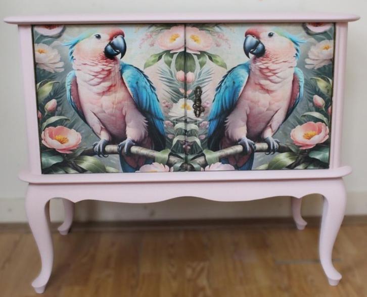Een prachtige roze Queen Ann kast “Kaketoe”, eclectisch, Kinderen en Baby's, Kinderkamer | Complete kinderkamers, Zo goed als nieuw