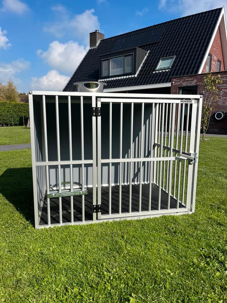 Hondenbench Hundos (maat L 71x106cm; 81cm hoog), Dieren en Toebehoren, Hondenhokken, Zo goed als nieuw, Hondenhok, 65 tot 100 cm
