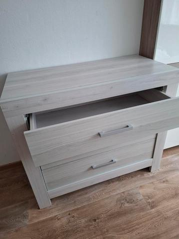 Commode beschikbaar voor biedingen