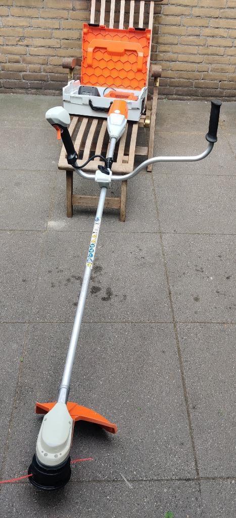 Accu maaier set Stihl fsa90 met accu lader en opbergkoffer, Tuin en Terras, Bosmaaiers, Zo goed als nieuw, Accu, 30 tot 50 cm
