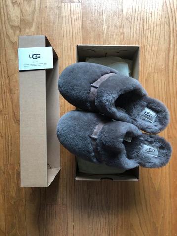Ugg pantoffels grijs + maat 42 beschikbaar voor biedingen