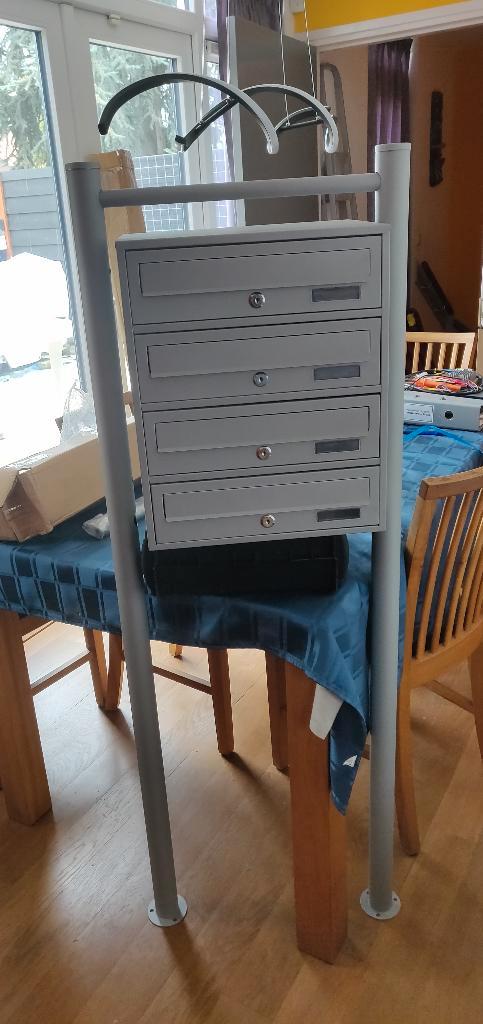 4-voudige brievenbus met staander, Tuin en Terras, Brievenbussen, Nieuw, Staande brievenbus, Ophalen of Verzenden