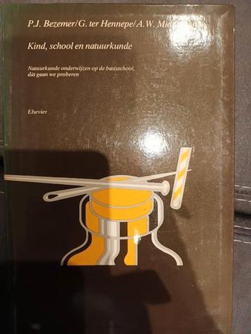 Kind, school en natuurkunde beschikbaar voor biedingen