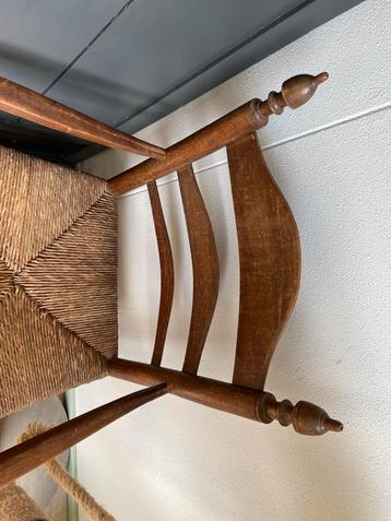 Antieke Stoel met Riet Zitting en Houten Frame beschikbaar voor biedingen