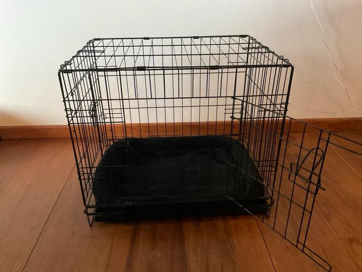 Mooie hondenbench met manden, Dieren en Toebehoren, Hondenbenches, Zo goed als nieuw, Ophalen