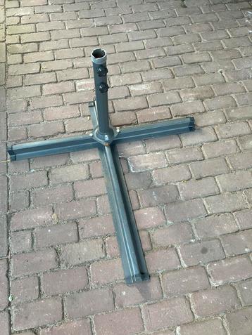 Parasolvoet incl 2 stoeptegels  beschikbaar voor biedingen