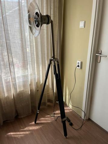 Vintage lamp Vloerlamp met Statief beschikbaar voor biedingen