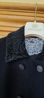 Zeer mooie zwarte trachten jas Maat 38.

Tirol, tiroler, Maat 38/40 (M), Zwart, Ophalen of Verzenden, Zo goed als nieuw