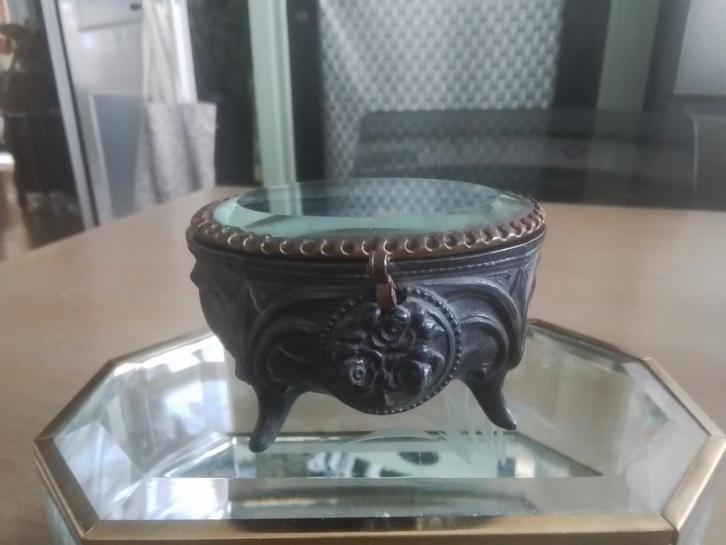 Mooi oud tinachtig doosje met glazen deksel, Antiek en Kunst, Antiek | Glas en Kristal, Ophalen of Verzenden