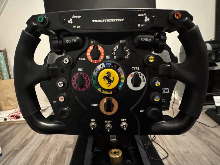 Thrustmaster T300RS GT + Ferrari stuur, T-LCM en stand, Spelcomputers en Games, Spelcomputers | Sony PlayStation Consoles | Accessoires