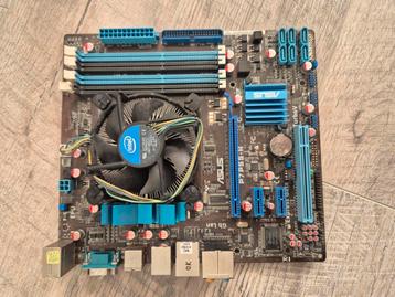 Twee moederborden met processor en gpu beschikbaar voor biedingen