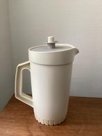 Vintage retro Tupperware schenkkan kan sapkan, Ophalen of Verzenden, Zo goed als nieuw, Crème, Beker of Kan