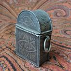Marokkaanse berber doos amulet houder Koran hanger, Antiek en Kunst, Ophalen of Verzenden