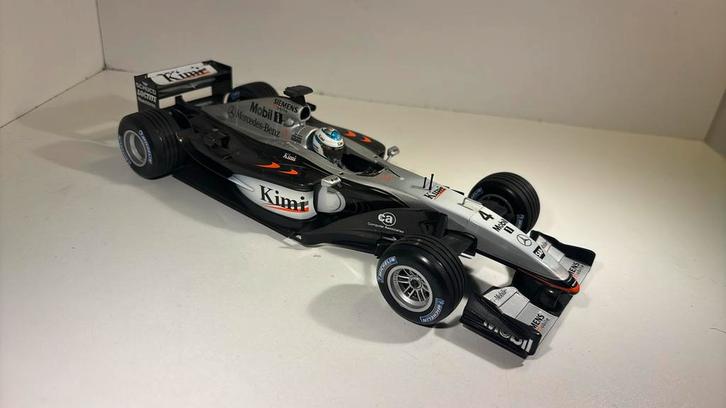 F1 McLaren mercedes mp4/17 Raikkonen 2002 minichamps 1.18, Hobby en Vrije tijd, Modelauto's | 1:18, Zo goed als nieuw, MiniChamps
