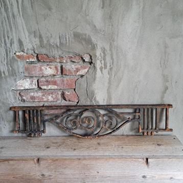 Oud brocante smeedijzeren raamrek rek ornament *Etage3* beschikbaar voor biedingen