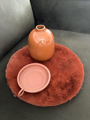 Vaas kaarshouder en kleedje beschikbaar voor biedingen