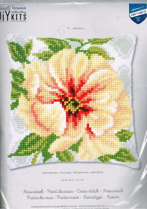 Cado vervaco borduurpakket kussen, licht oranje bloem 419, Hobby en Vrije tijd, Borduren en Borduurmachines, Nieuw, Borduurpakket