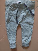 Groen broekje met sterren van Noppies, maat 62, Kinderen en Baby's, Babykleding | Maat 62, Broekje, Zo goed als nieuw, Noppies