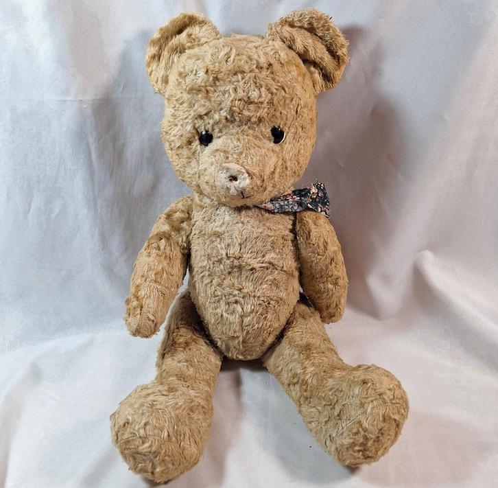 Vintage Teddybeer met Strik, Kinderen en Baby's, Speelgoed | Knuffels en Pluche, Gebruikt, Beer, Ophalen of Verzenden