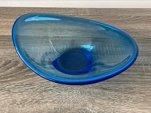 Glazen schaal 27 cm - blauw - ovaal, Huis en Inrichting, Woonaccessoires | Schalen en Manden, Zo goed als nieuw, Ovaal, Glas, Ophalen of Verzenden