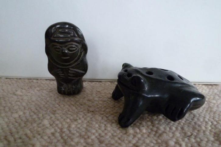 Zwarte aardewerk beeldjes, Peru, circa 1970, 2st, Antiek en Kunst, Curiosa en Brocante, Ophalen of Verzenden