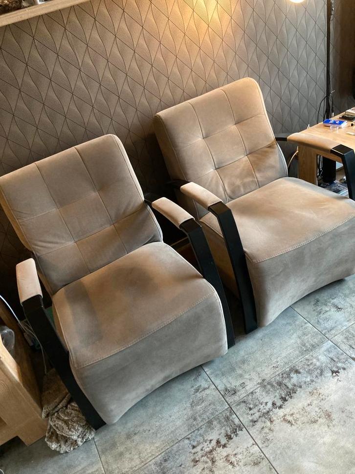 Twee knusse fauteuils, velours bekleding, Huis en Inrichting, Fauteuils, Zo goed als nieuw, Metaal, Stof, 50 tot 75 cm, 75 tot 100 cm