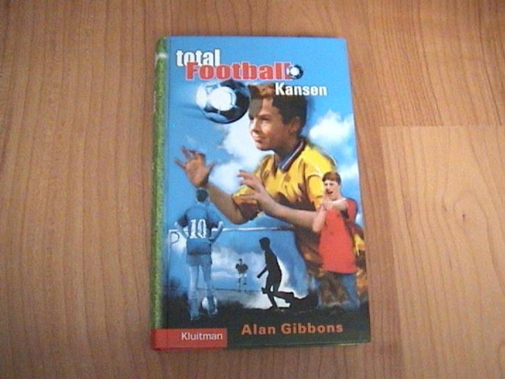 Total Football - Kansen - Alan Gibbons - ZGAN - Olympia '96, Boeken, Kinderboeken | Jeugd | 10 tot 12 jaar, Zo goed als nieuw
