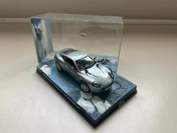 Modelauto AstonMartin Vanquish V12 grijs 1:43 James Bond 007 beschikbaar voor biedingen