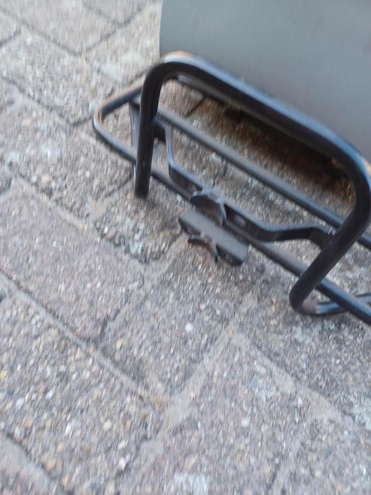 Fietsen  Drager met Box voor voor op de fiets, Fietsen en Brommers, Fietsaccessoires | Bagagedragers, Gebruikt, Ophalen