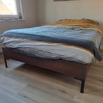 Bed en bijhorende kast, twijfelaar bed/ 2 persoonsbed, Huis en Inrichting, Ophalen, Overige kleuren, Zo goed als nieuw, Hout