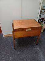 vintage midcentury naaibox met inhoud, Ophalen, Gebruikt, 55 tot 70 cm, 45 tot 65 cm