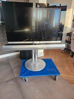 Beo TV op Elektrische Standaard met Soundbar