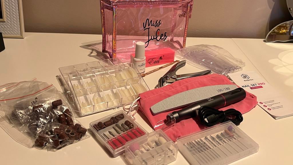 Nagels set/ nep nagels aanbrengen, Ophalen, Nieuw, Handen en Nagels