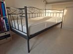 Eenpersoonsbed met zwart metalen frame, Ophalen, Gebruikt, 90 cm, Eenpersoons
