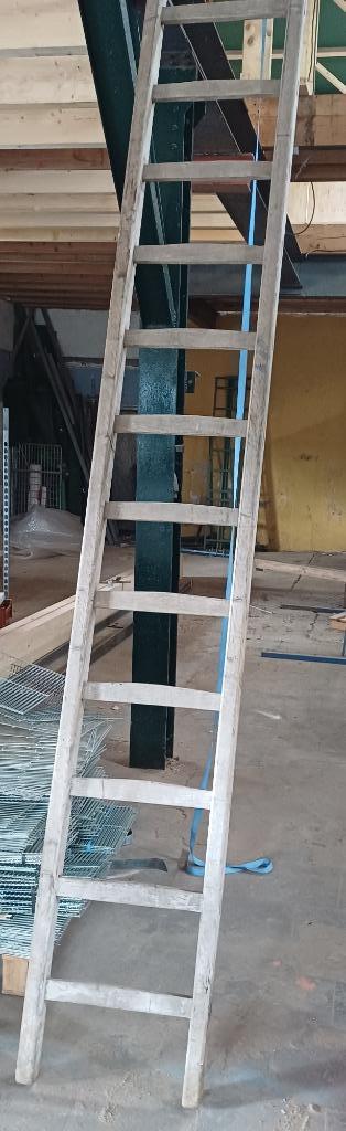 Ladder 16 sporten, hout beschikbaar voor biedingen