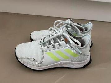 Adidas Youngstar veldhockeyschoen - mt33 beschikbaar voor biedingen