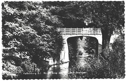 964618	Valkenburg	Limburg	1972 Bij de brug aan de Drie Beeld, Verzamelen, Ansichtkaarten | Nederland, Gelopen, Limburg, 1960 tot 1980