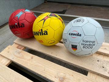 Leren ballen 1 euro per stuk beschikbaar voor biedingen