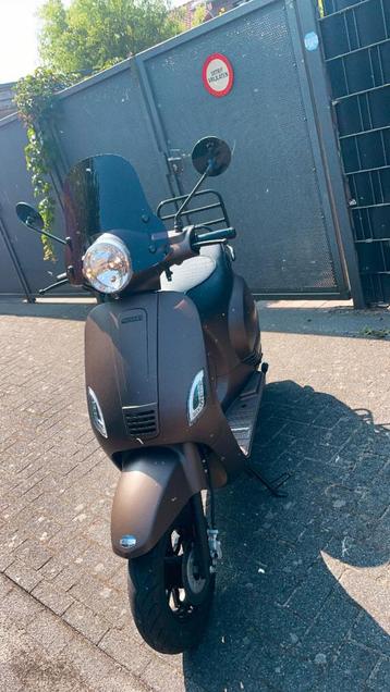 Momo scooter - geel kenteken beschikbaar voor biedingen